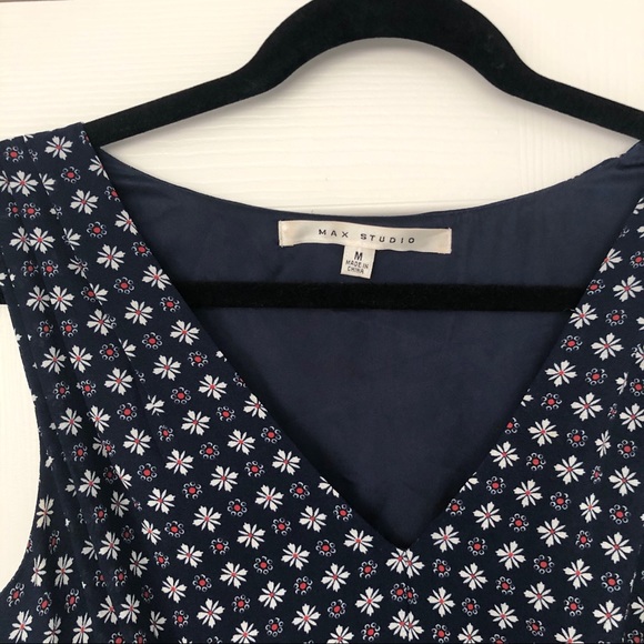 Max Studio V-neck sleeveless dress- medium - Picture 4 of 4